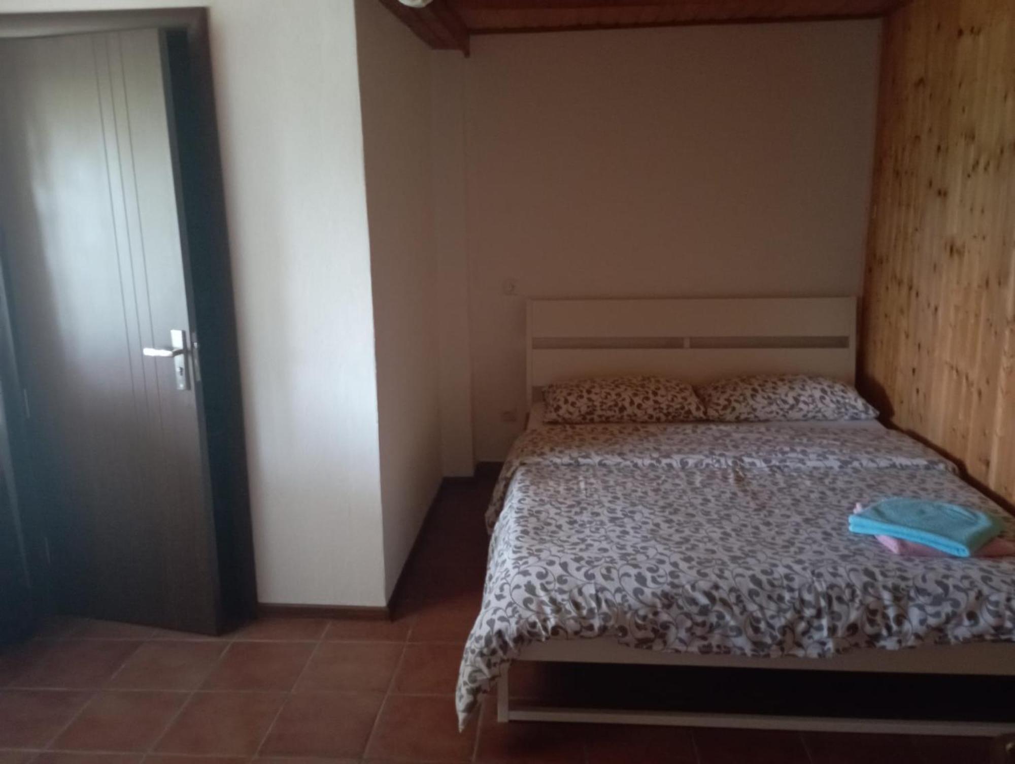 Pensiunea Dates Cîrţişoara Kamer foto